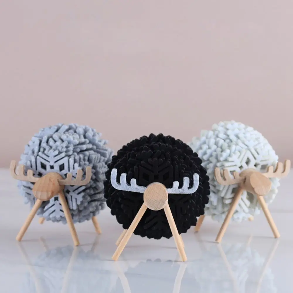 

New Felt Cartoon Elk Water-absorbing Heat-insulating Non-slip Coaster Round Japanese-style Creative Home Office Decoration