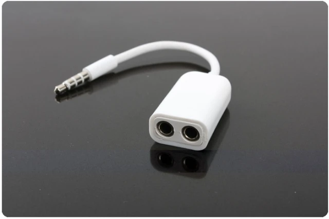 Кабель-разветвитель со штыревыми соединителями 3 5 мм на два разъема | Электроника