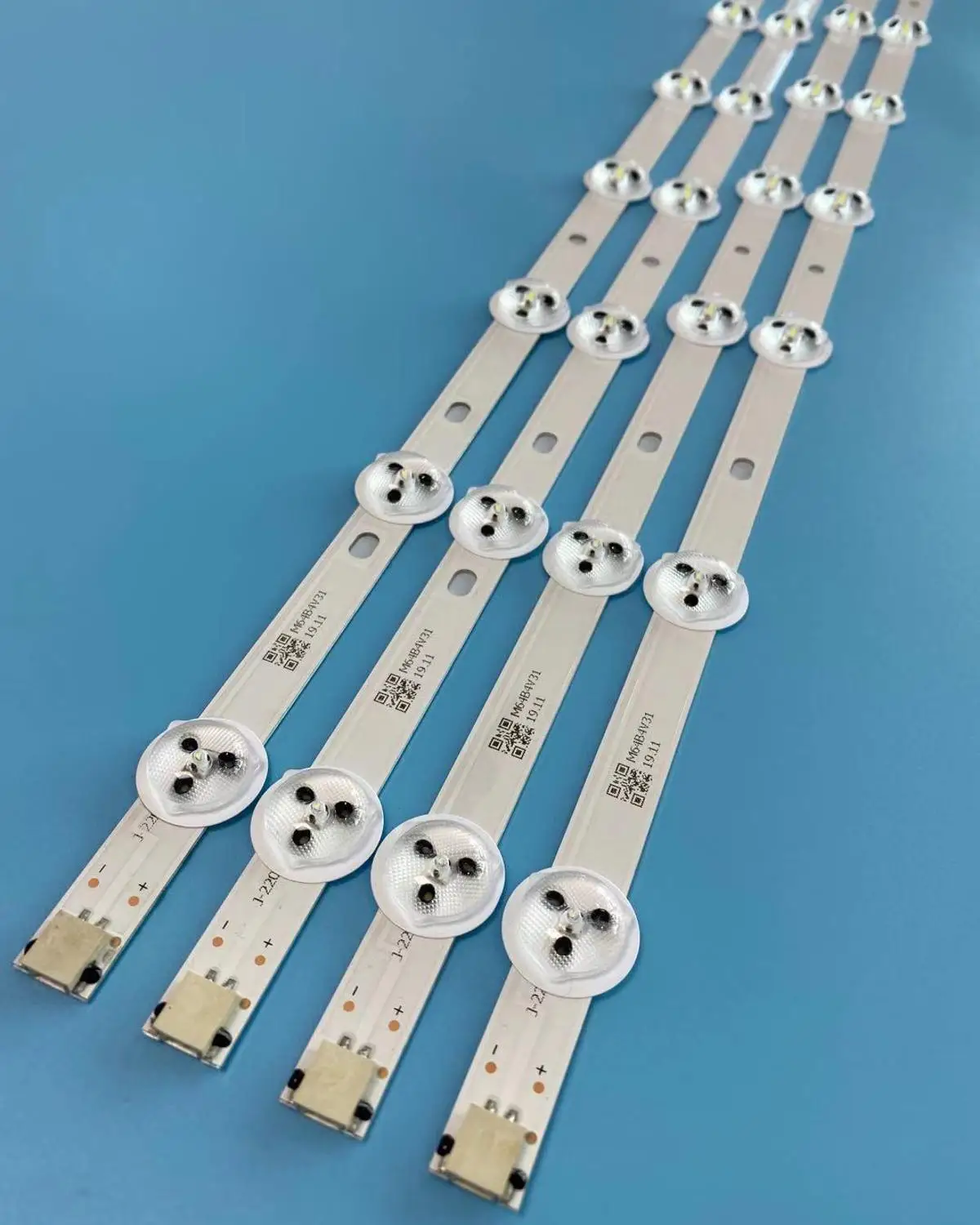 (Новый комплект) 4 шт./компл. светодиодный фонарь для Светодиодный 32A2000V LC320DXN 6916L-1030A