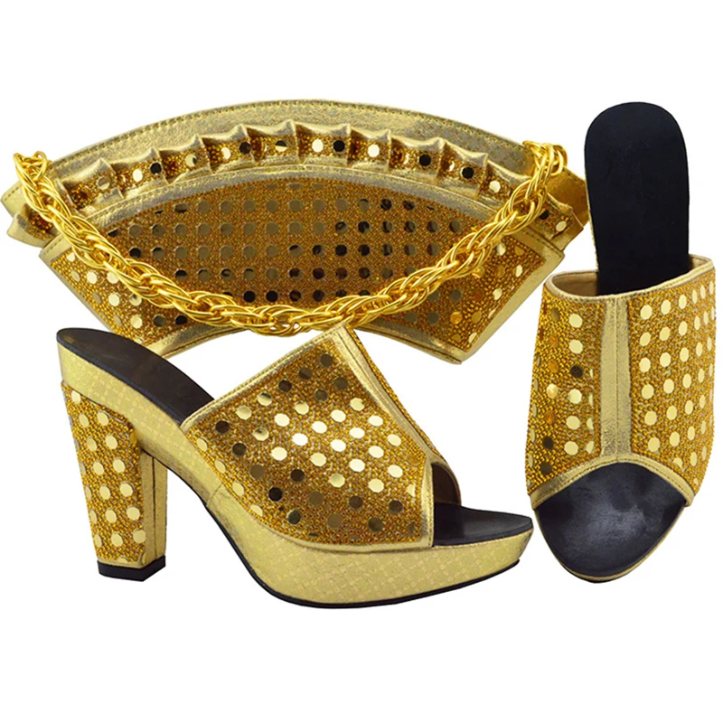 Комплект из обуви и сумки новейшего дизайна украшенный стразами модные