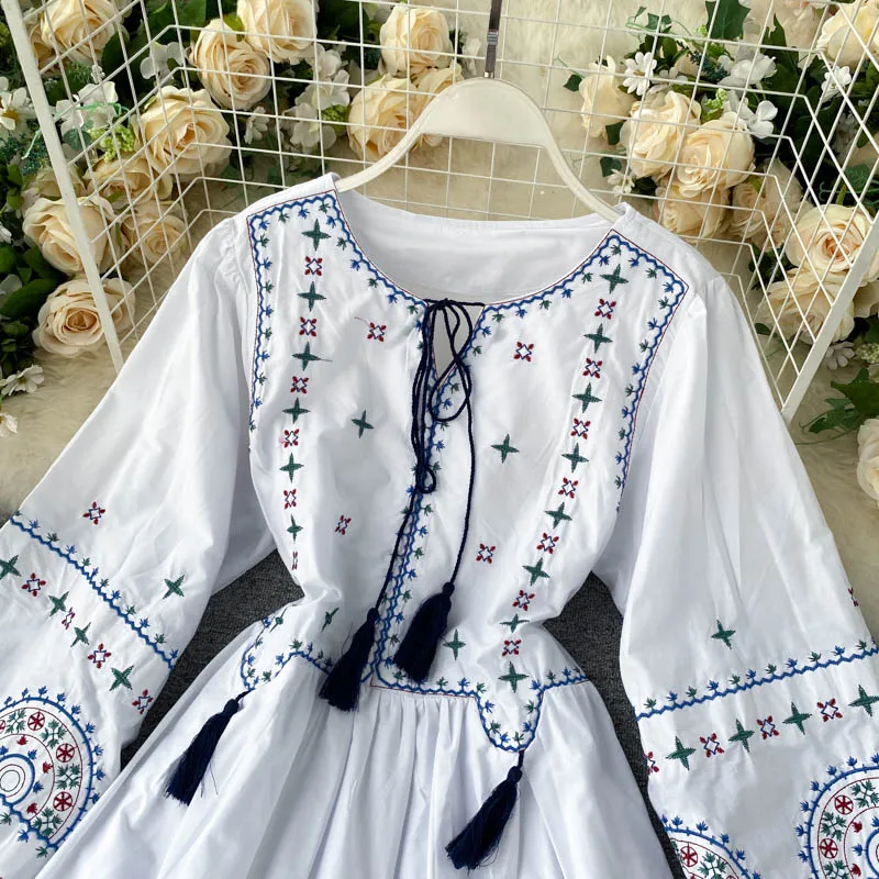 

Women National Style Embroidered Long-Sleeved Dress Lace-up V-neck Autumn New Nipped Waist Slim Fit Female Mini Vestidos GK446