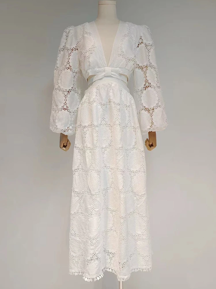 Женское кружевное платье VGH белое однотонное средней длины с V-образным вырезом и