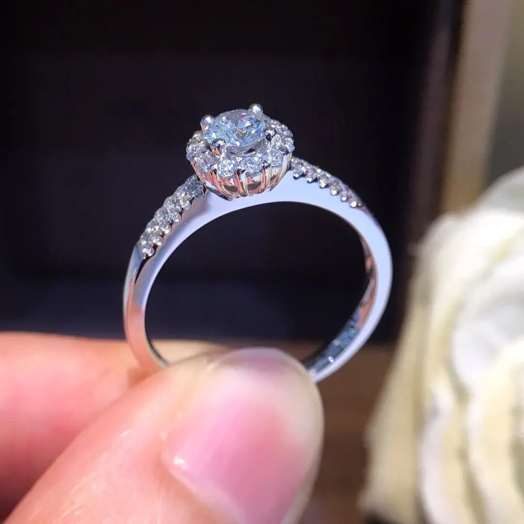 Кольцо из чистого золота 18 карат с натуральными бриллиантами красивое кольцо