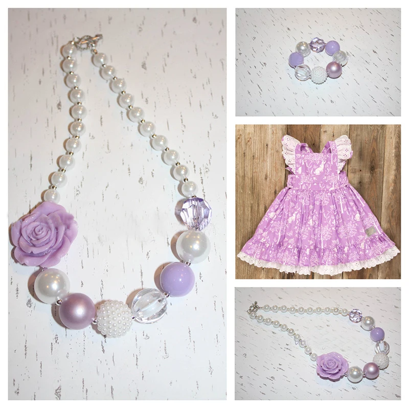 Лавандовое и белое массивное ожерелье M2M Eleanor Rose Woodland Bunnies из жевательной резинки