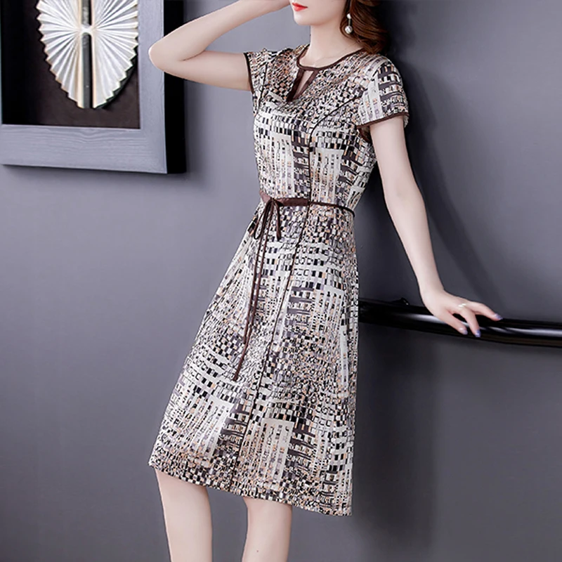 Женское атласное платье средней длины повседневное облегающее из натурального