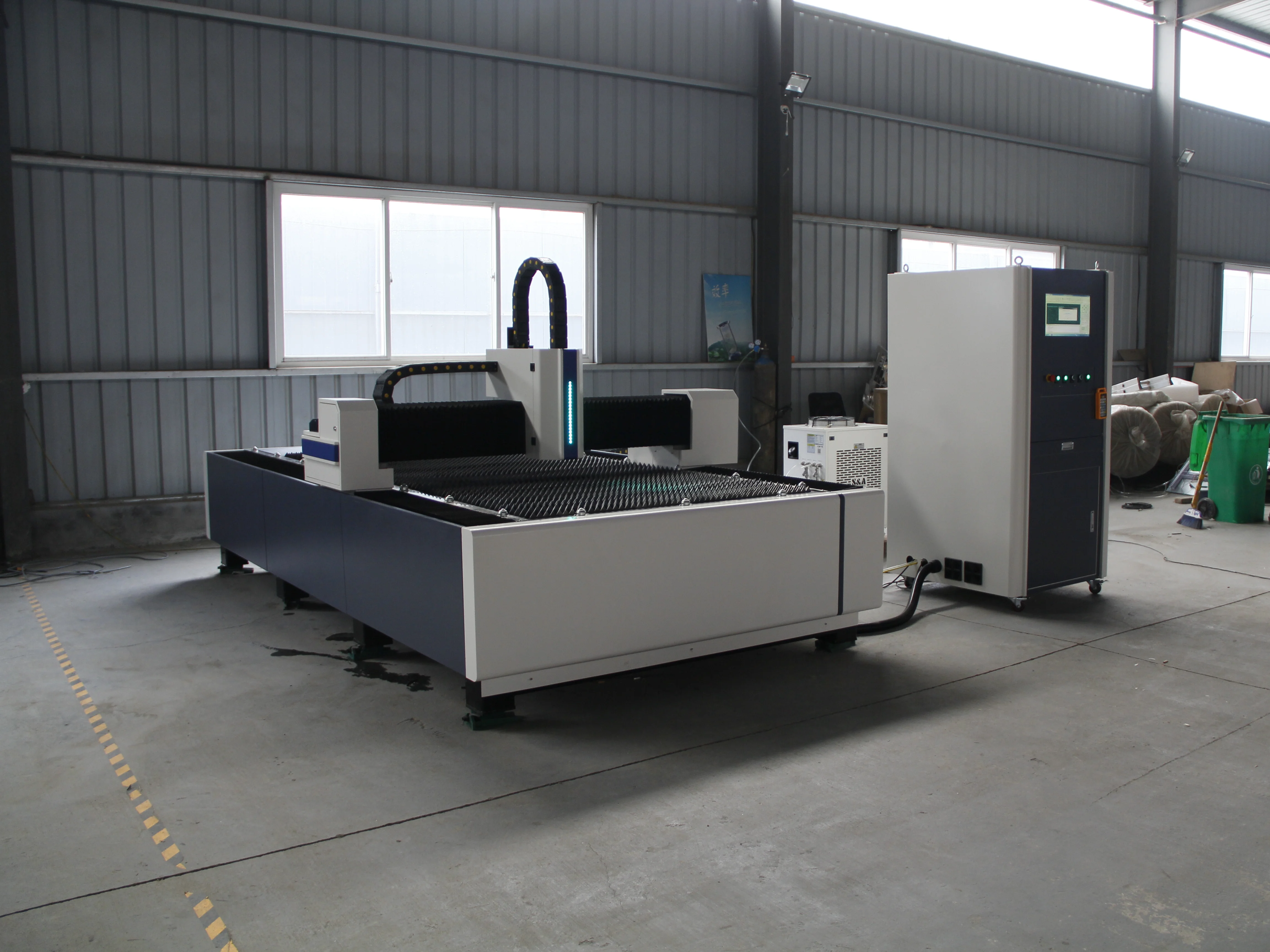 1000 Вт 2000 волоконно резательная машина для 5 мм алюминиевого листа 10 стальной лист