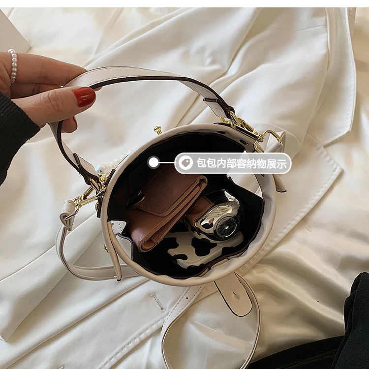 

Niche Design Premium Bags 2021 New Fashion Messenger Bag Women's All-match Ins Bucket Bag Shoulder Bag Handbag Width: 15cm