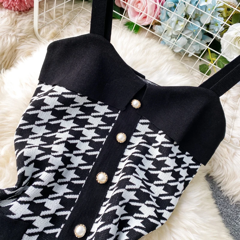 Женское облегающее платье ALPHALMODA с золотистыми пуговицами и карманами