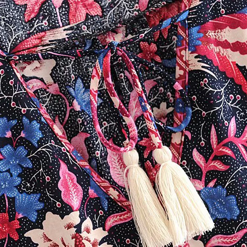 Женское винтажное мини-платье с цветочным принтом V-образным вырезом и