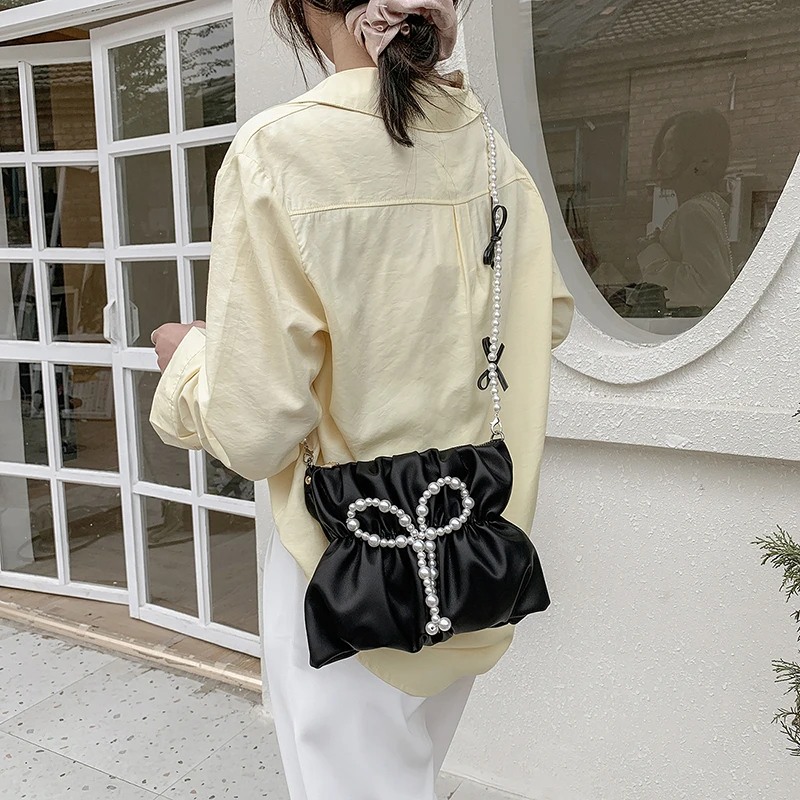 

Women's Summer Wild 2021 New Trendy Fashion Pearl Chain Messenger Bag French Niche Design Bucket Bag