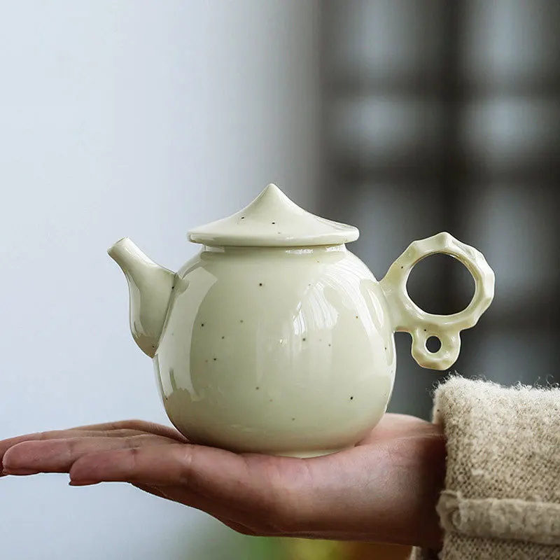 Handgemachte Keramik Teekanne Weiß Tao Dou Gelb Glasur Stein Teekanne Kung Fu Tee-Set Teekanne Hand Tee Teekanne mit Tee-ei blühenden Tee