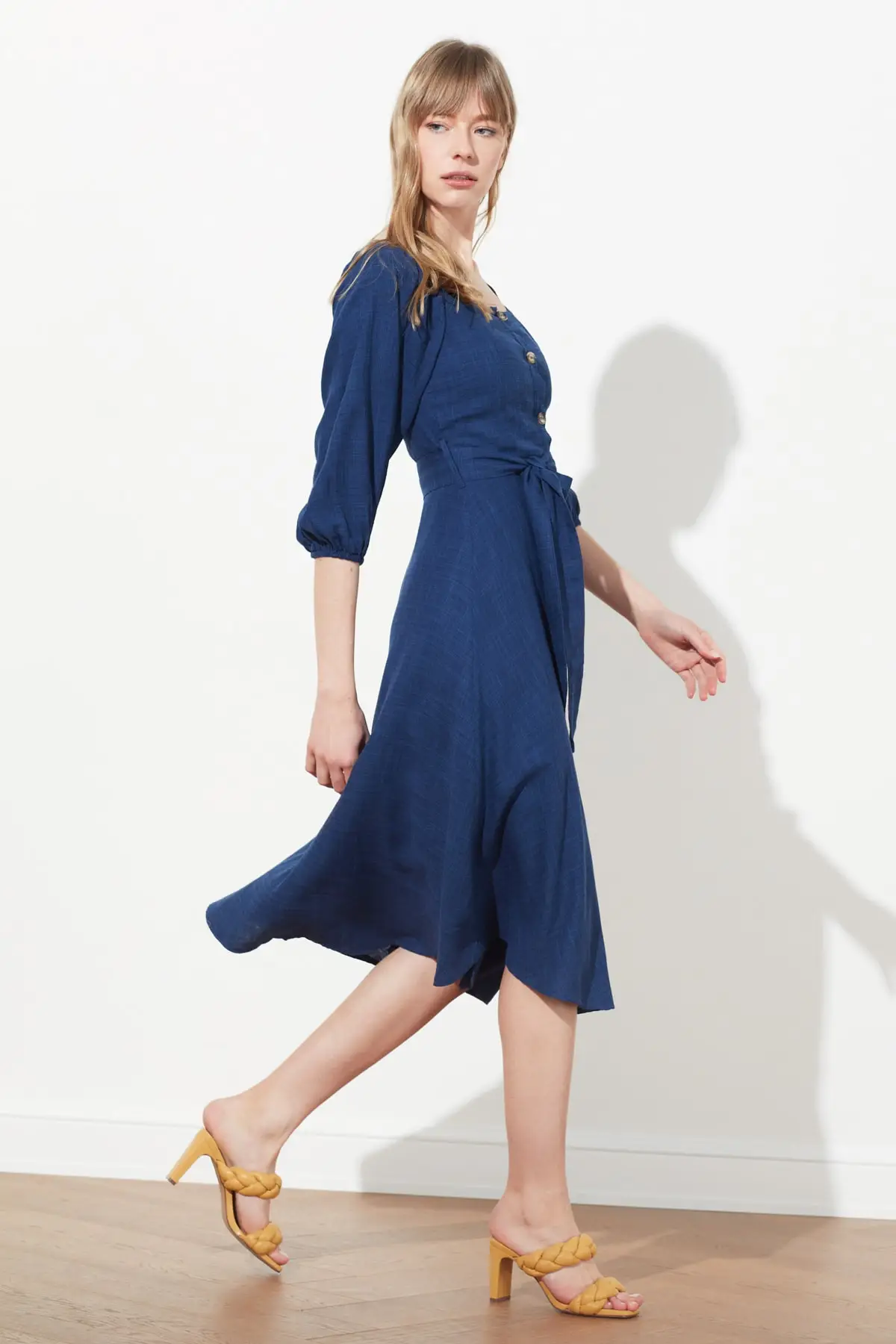 Трендовое платье с поясом TWOSS19IE0009 | Женская одежда