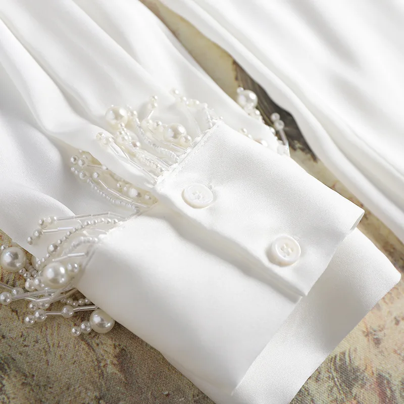

Chic lady's elegant white Shirts 2020 Autumn High quality women's pearls tassels long sleeve shirts top C429
