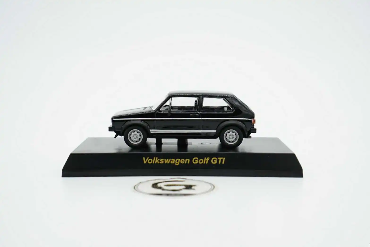 

Коллекция искусственных автомобилей Kyosho 1/64 VW Golf GT1