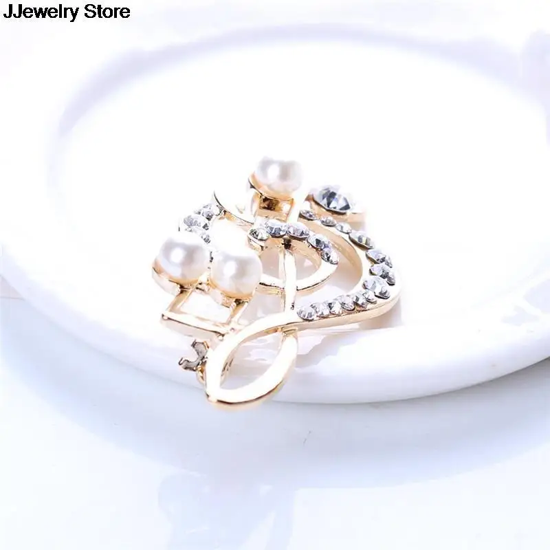 Элегантная брошь в форме музыкальной ноты с украшением виде кристаллов булавки