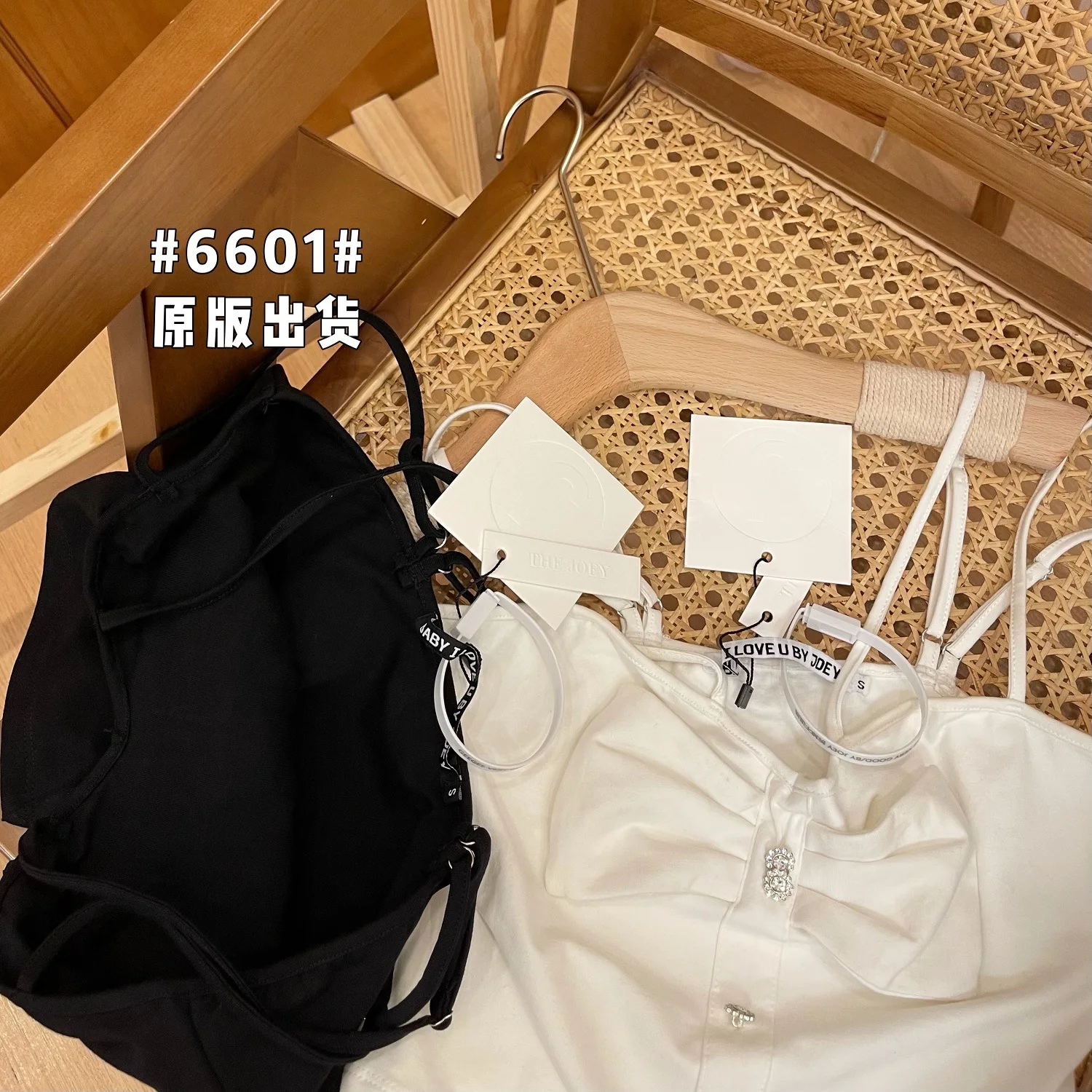 

girl wears outside strap bowknot decoration small condole belt strapless