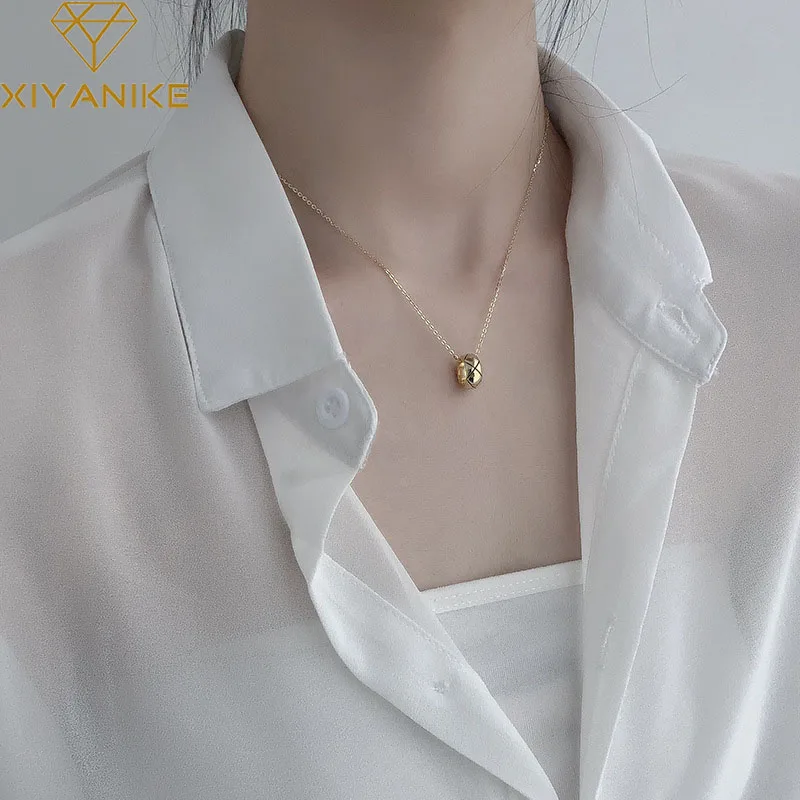 

Цепочка женская из серебра 925 пробы с круглым широким круглым кулоном