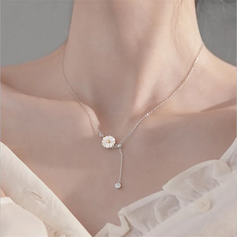 

New Temperament Small Daisy 925 Sterling Silver Jewelry Personality Shell Exquisite Popular Flower Clavicle Chain Necklaces N148