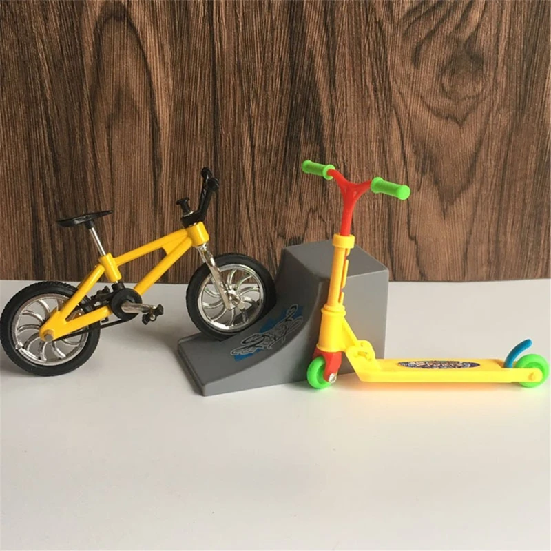 

Mini Scooter Two Wheel Scooter Children's Educational Toys Finger Scooter Bike GXMB