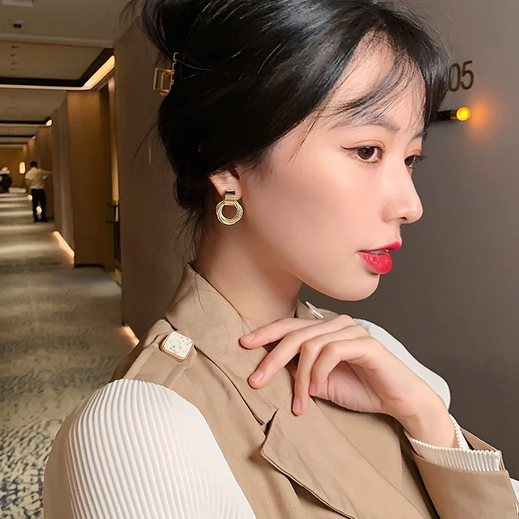 

Retro Metallic Gold Multiple Small Circle Pendant Earrings 2020 New Jewelry fashion Wedding Party Unusual Earrings For Woman