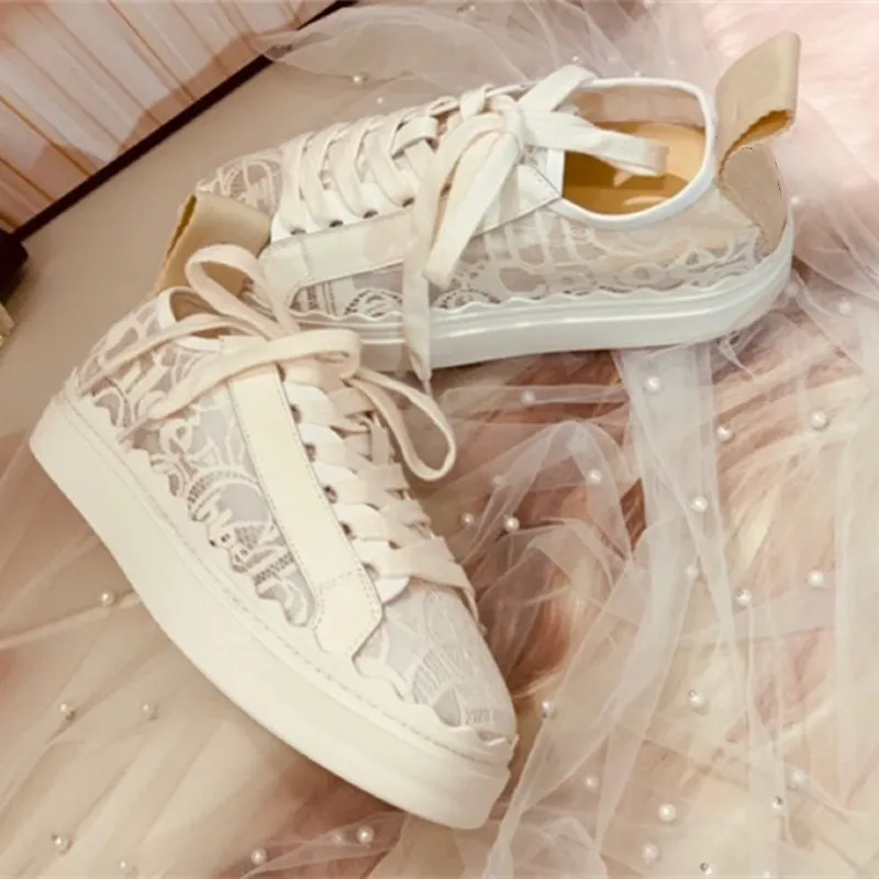 

2021 Catwalk High Quality Lace Embroidered Casual Shoes Luxury Brand Designer Fashion Hollow Breathable Comfortable Flat Shoes