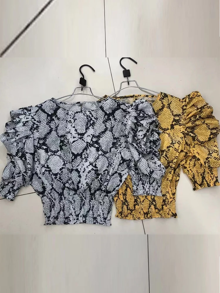 

2021 spring and summer women's new chiffon niche design sense printed puff sleeve fashion waist waist short top