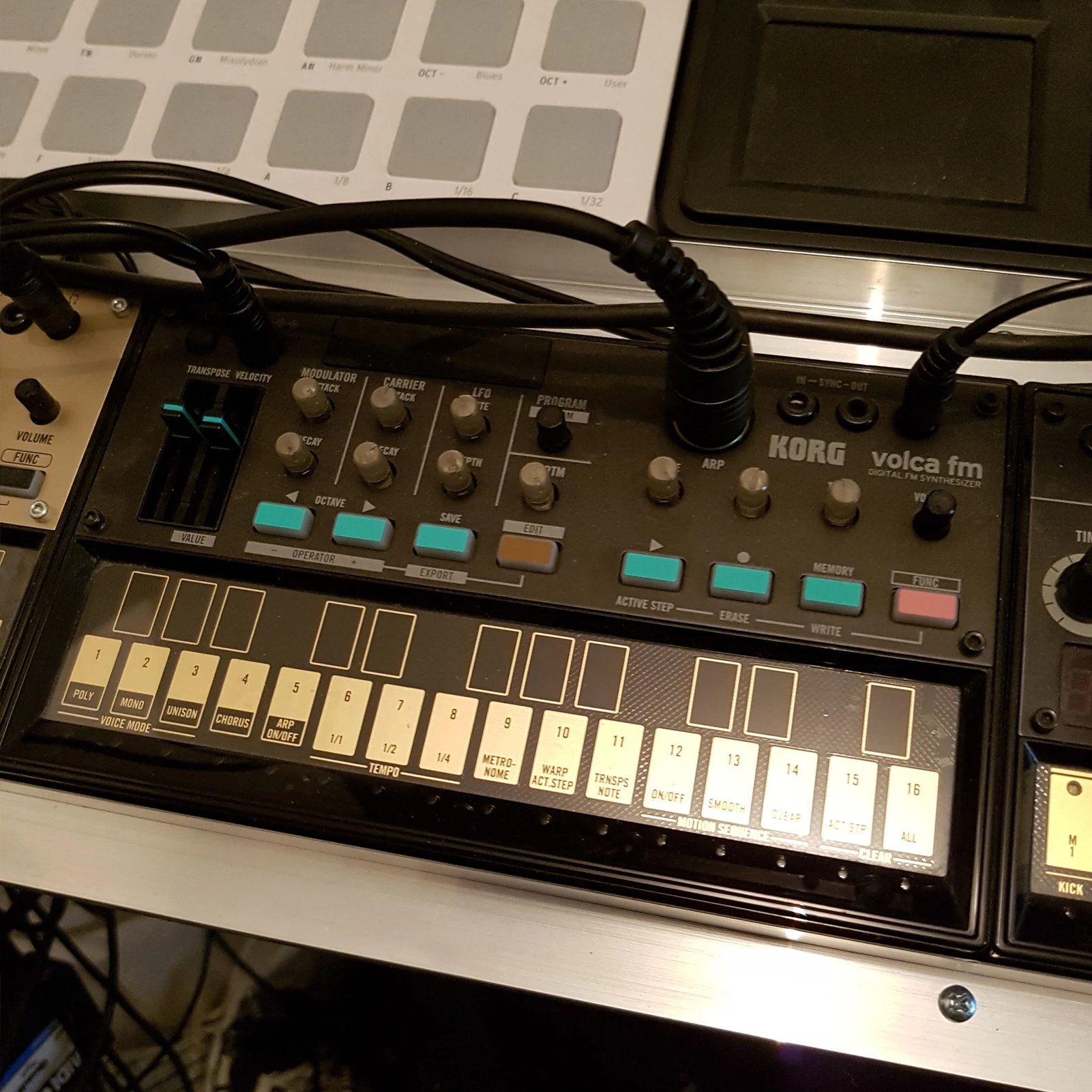 

KORG VOLCA FM Digital FM Synthesizer 3-vocies Chorus 16-step Sequencer Mini Synthesizer Sync MIDI IN with Onboard CHORUS Effect