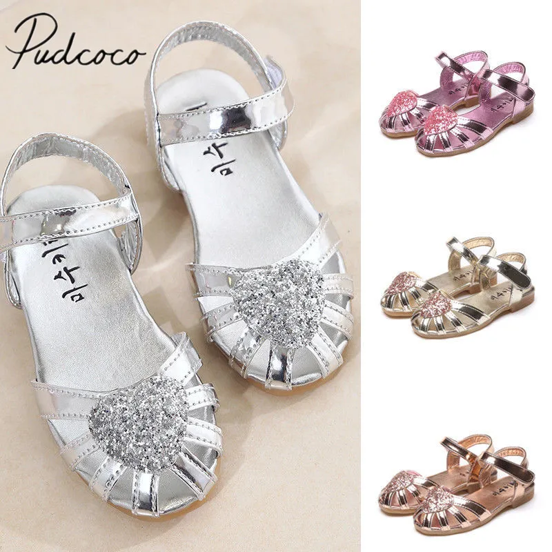 

Новинка 2021, брендовые кожаные сандалии принцессы для маленьких девочек, мягкая обувь для детской кроватки, босоножки для малышей с блесткам...