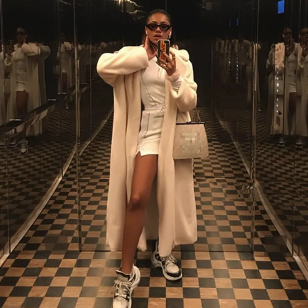 Зимнее женское меховое пальто из искусственного меха куницы белое роскошное