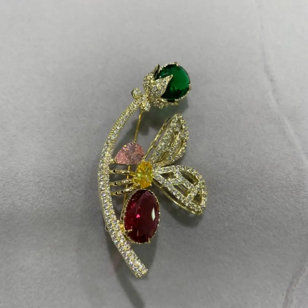 Разноцветная брошь в виде пчелы из меди с фианитами Модные женские ювелирные