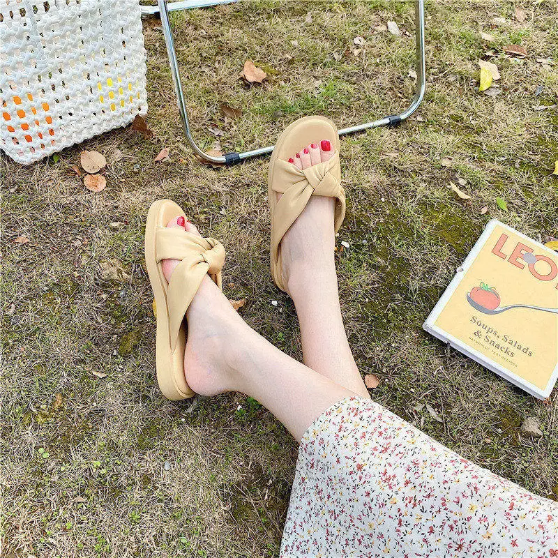 

Flat Shoes Female Low Womens Slippers Outdoor Luxury Slides Pantofle Beach Designer 2021 PU Cross-tied Rubber Fashion Basic