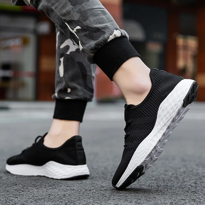 Мужские дышащие кроссовки красные черные серые высокого качества удобные