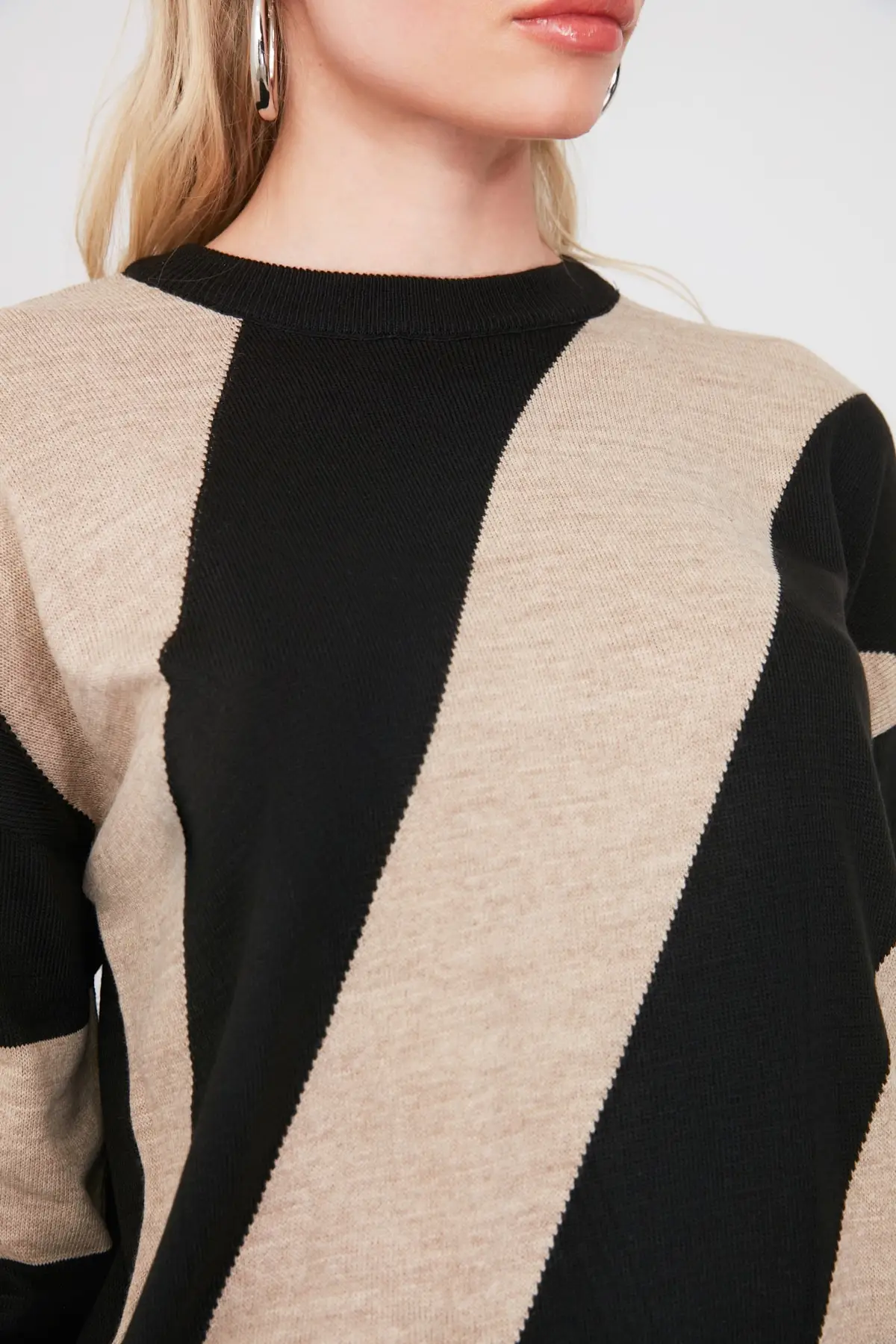 

Trendyol With Color Block Knitwear Sweater TWOAW20KZ0909