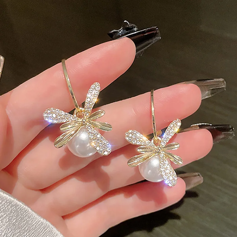 

New TrendyRhinestone Gold Butterfly Earrings Fashion Jewelry Pearl Dangle Earrings Bling Accessories for Women Gifts Cute Styl