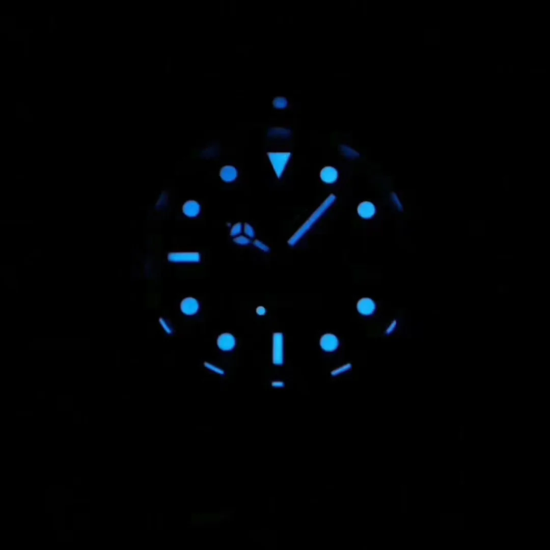 

Men's quartz 3-pin luminous rubber band watch