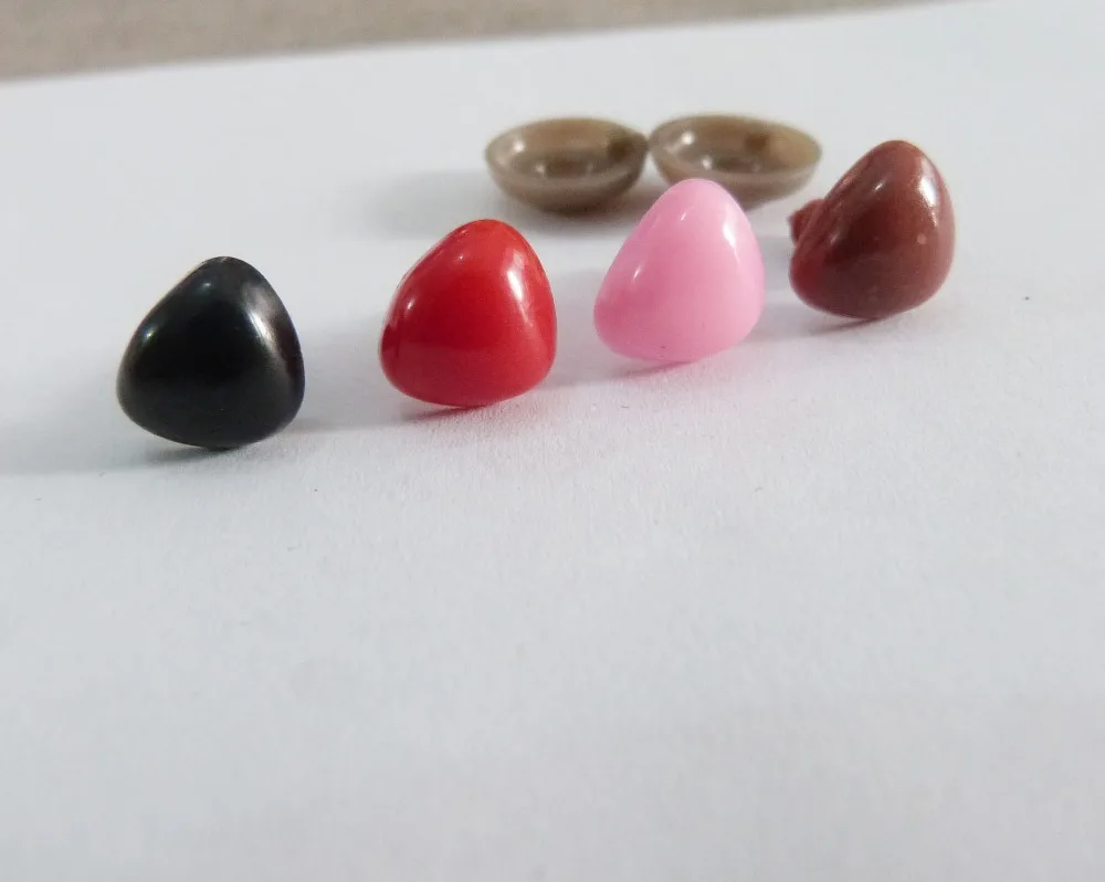 

100pcs/lot 9/11/15/18/20/22/26/29/35mm red/black/brown/pink Triangle plastic safety toy noses & soft washer for plush doll