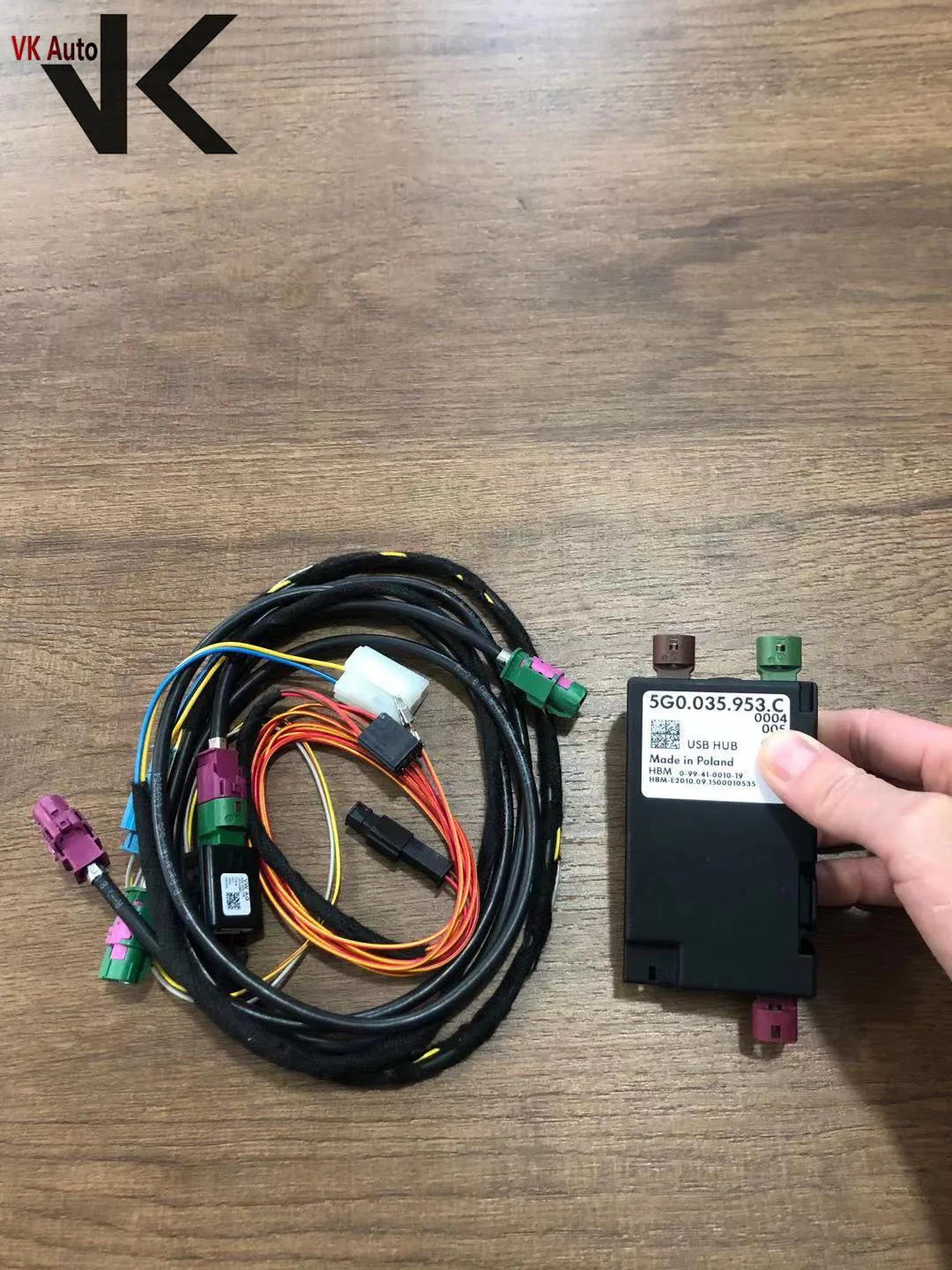 

5G0 035 953 C USB HUB Original splitter module 5G0035953C，Suitable for VW Golf, CC, Passat, Tiguan, Superb、Touran