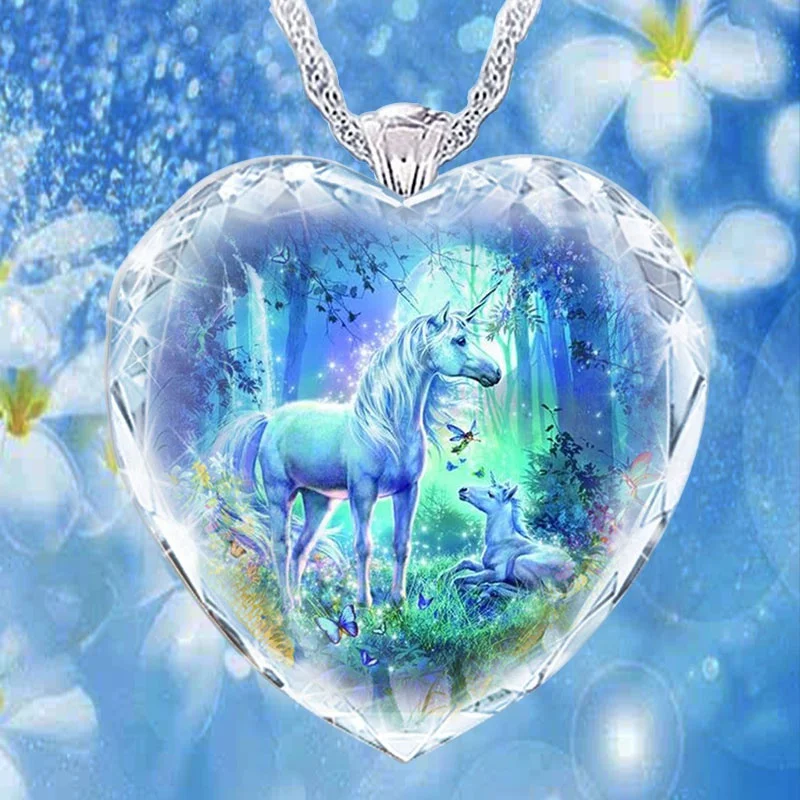 

Exquisite Heart Shaped Crystal Moonlight Forest Animal Pendant Necklace for Women High Quality Party Jewelry Chain
