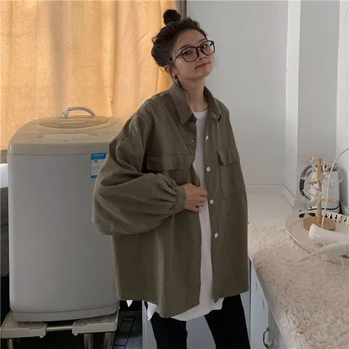 Однотонная верхняя одежда на пуговицах с карманами и отложным воротником модная