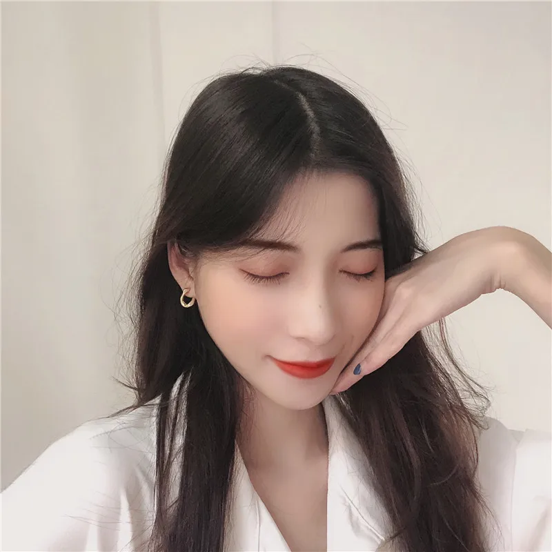 Модные темпераментные лаконичные серьги в стиле ретро асимметричные