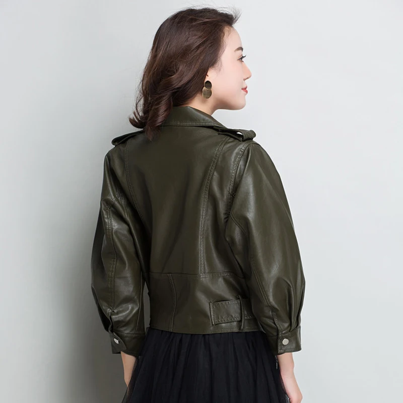 Куртка женская короткая из экокожи с отложным воротником на осень|Кожаные