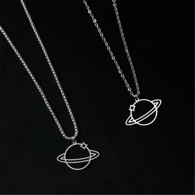 

2pcs/set 2021 New Couple Metal Silver Simple Sided Planet Pendant Necklace Female Fashion Wedding Party Jewelry Accessories