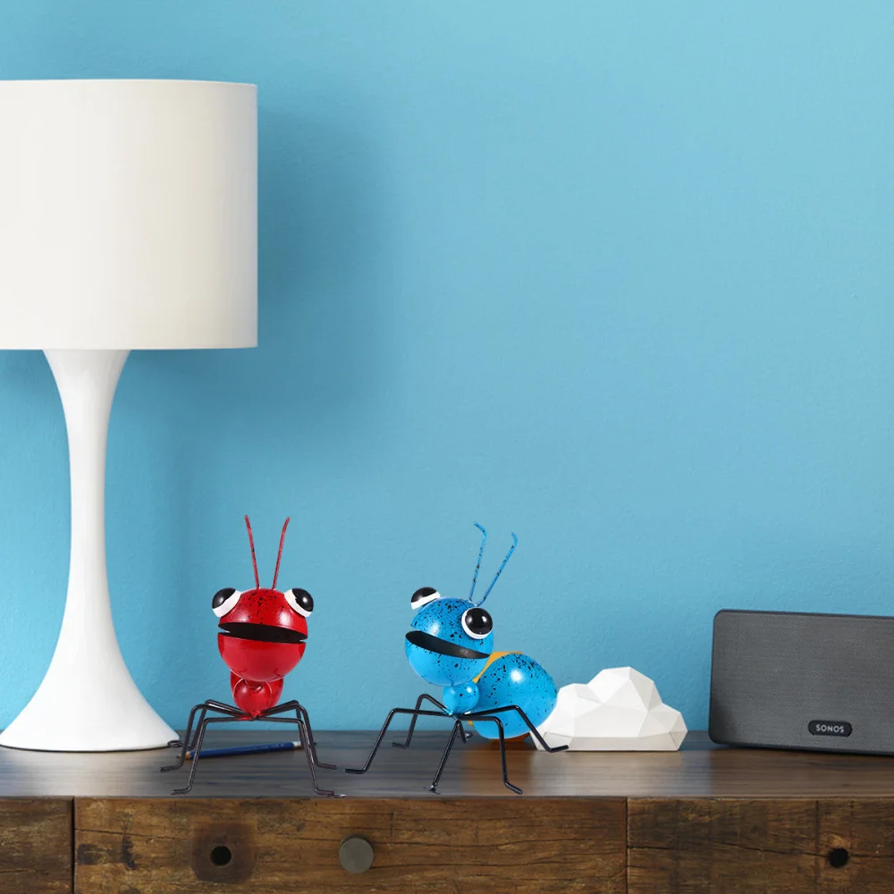 

2pcs Wrought Iron Ants Decor Desktop Decoration Metal Art Insect Decoration