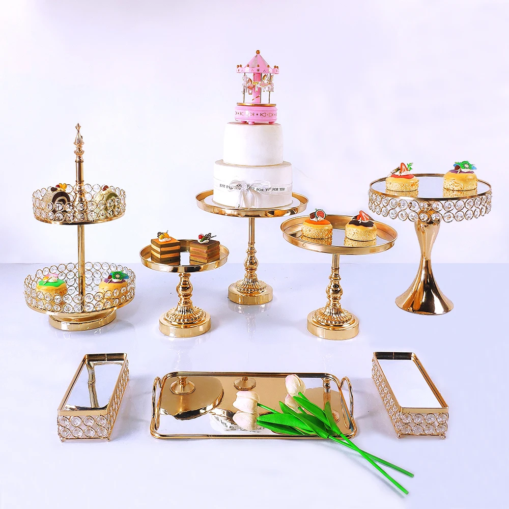 Набор золотых тарелок 8-9 шт. стеллаж для свадебных торжеств дней рождения