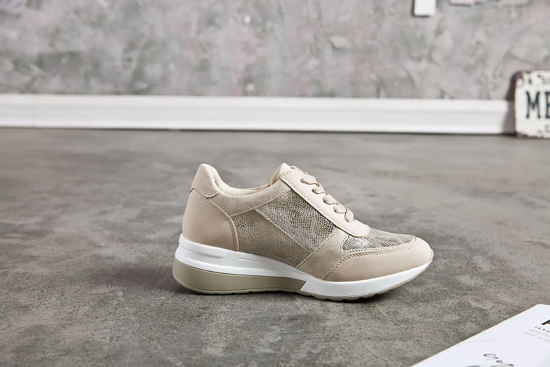 Zapatos de mujer; обувь с текстурой змеиной кожи; женские модные брендовые кроссовки с перекрестной шнуровкой; chaussure; сезон осень; Новинка; женская обувь