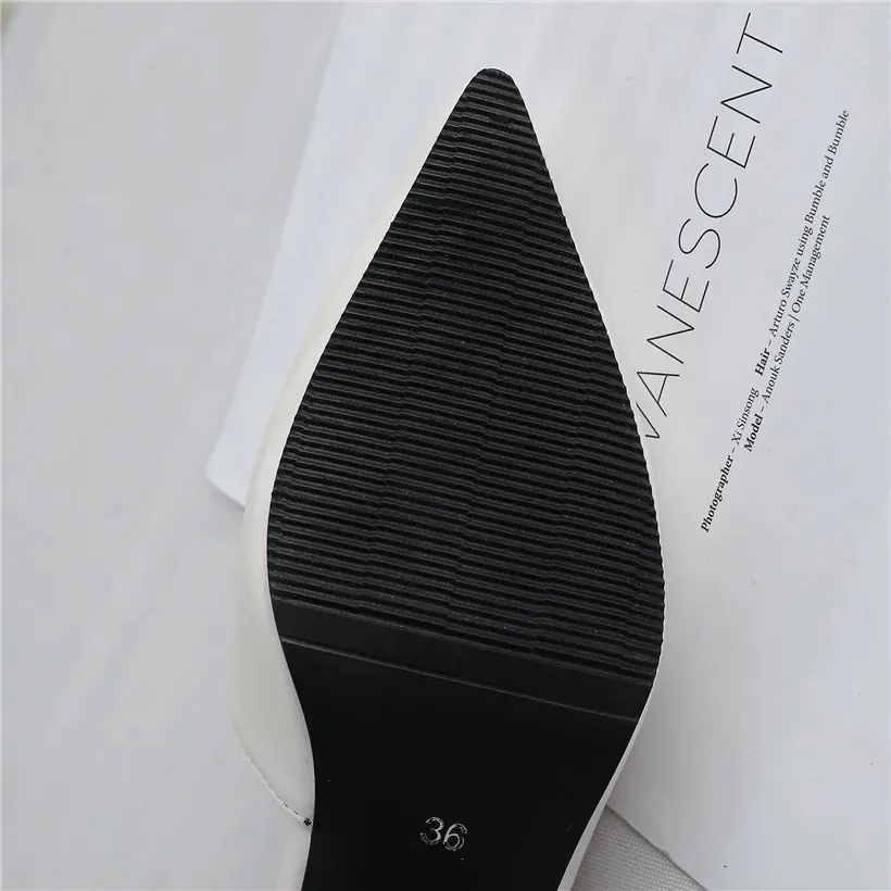 Женские босоножки с ремешком на пятке черные или Бежевые из искусственной кожи