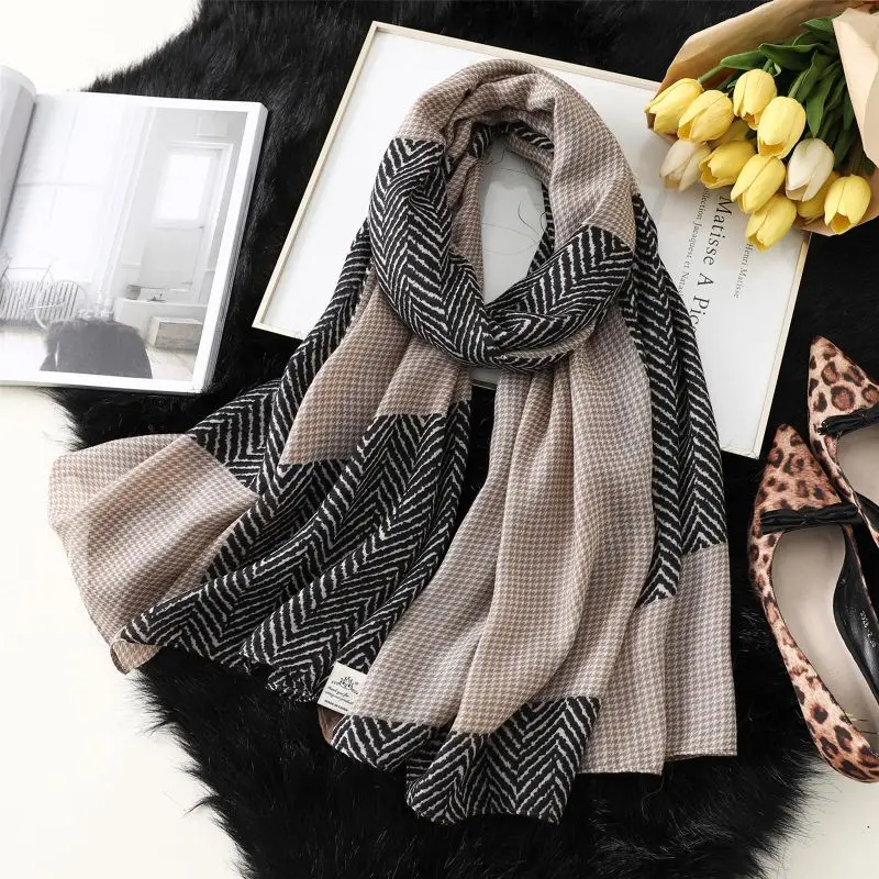 

New 2019 Hot Cotton Plaid Scarf Women Shawls And Wraps Lady Travel Pashmina High Quality Scarves Winter Neck Wram Bandana Hijab