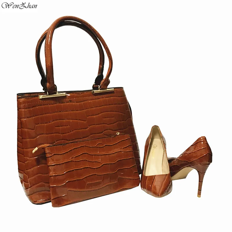 

На высоком каблуке коричневого цвета женские туфли и сумочка в том же стиле женские сумки из натуральной кожи женские туфли-лодочки комплект кожа горячие разных цветов WENZHAN; Большие размеры 36-43