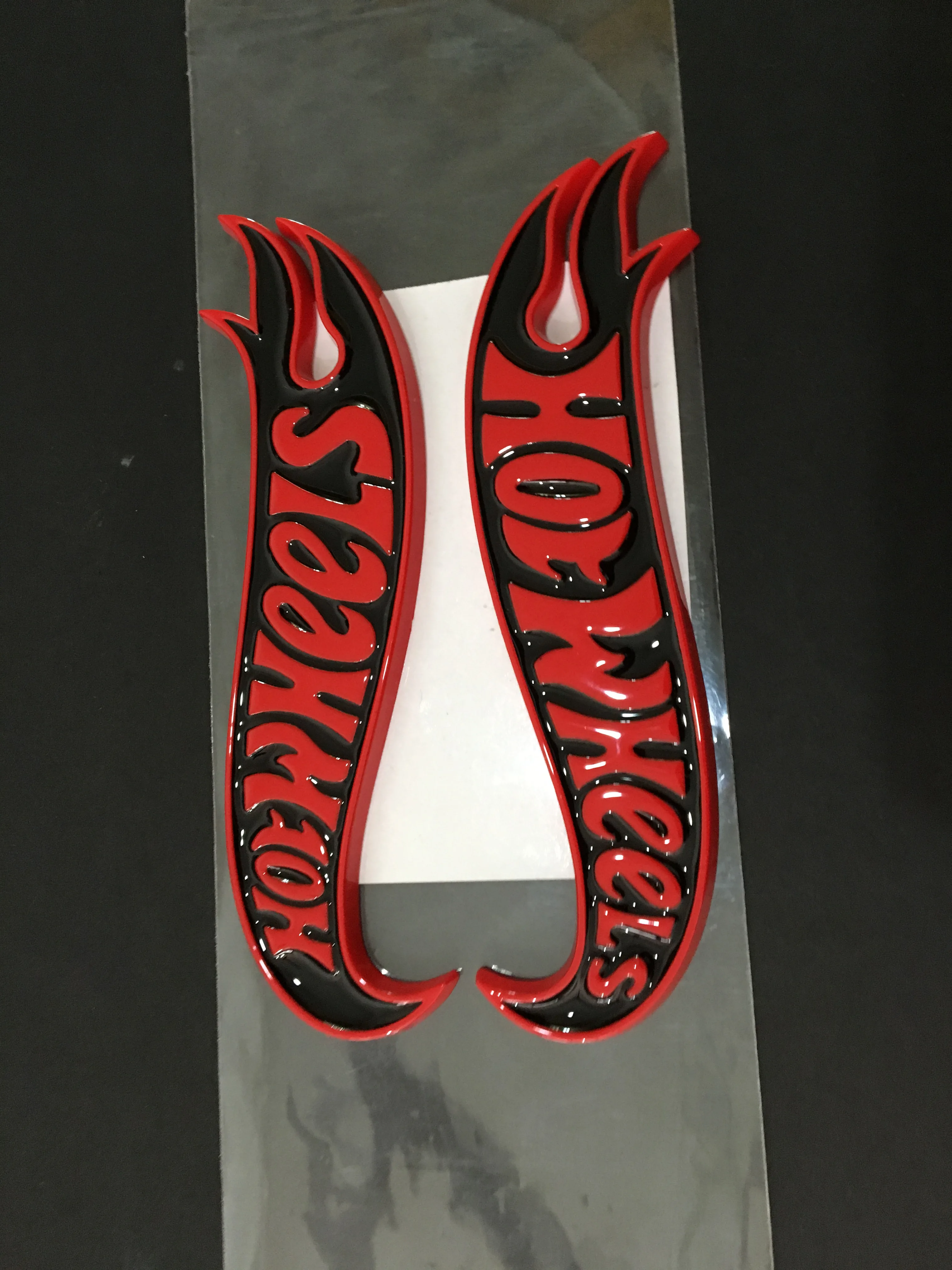 1pair red &amp black Hot Wheels Flames Emblem Badge Rod Mustang Camaro | Автомобили и мотоциклы