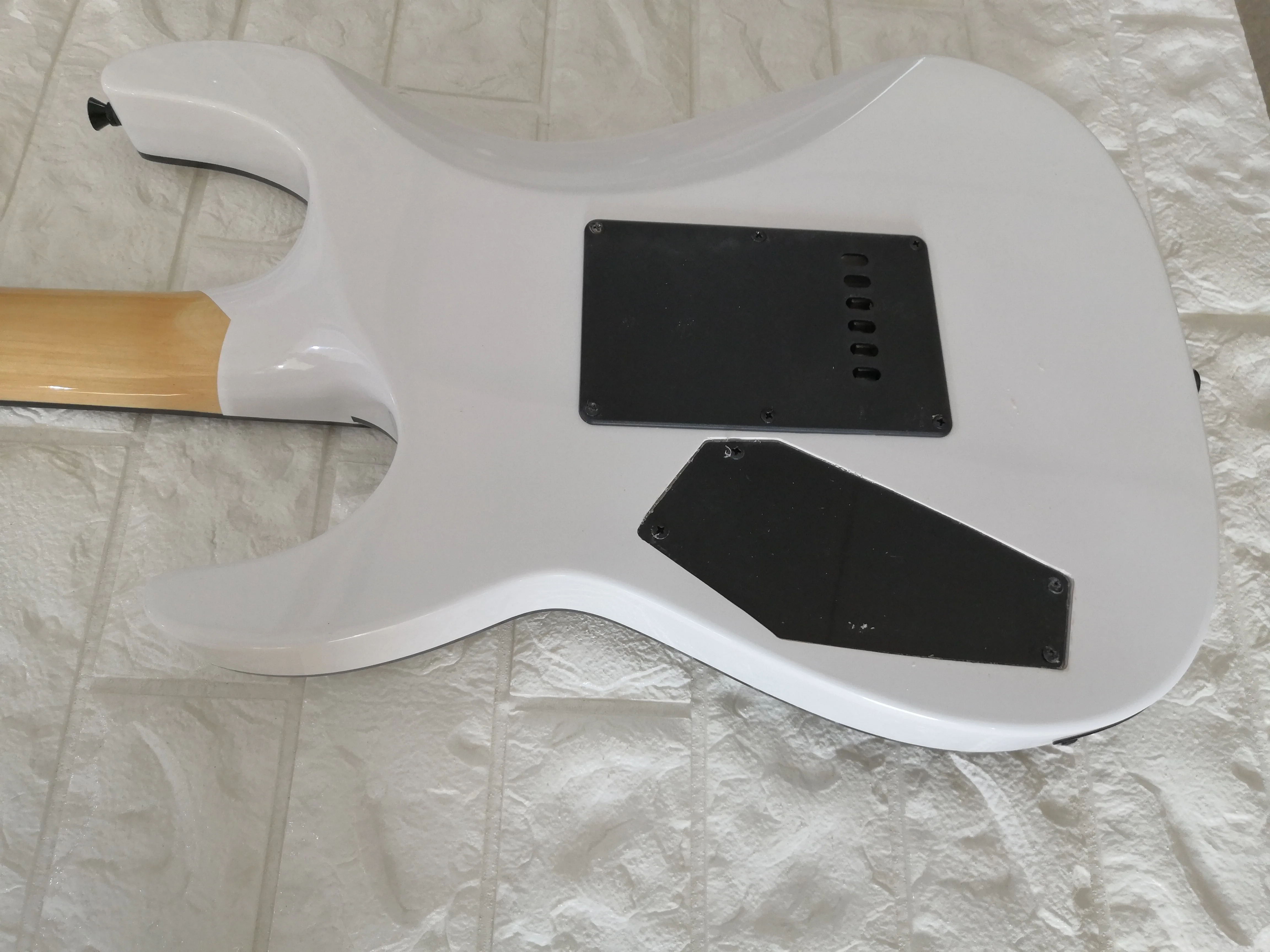 Одежда высшего качества белый Цвет черный аппаратные средства Kirk Хэммет Ouija